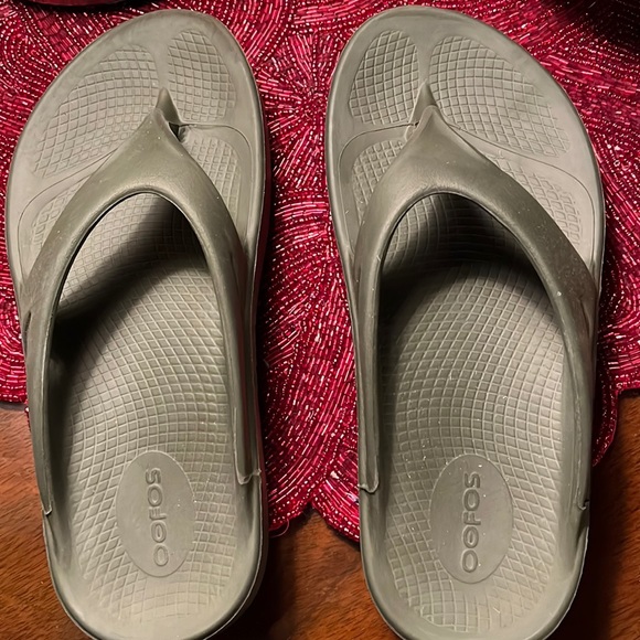 OOFOS Shoes Oofos Dk Sage Green Toe Post Recovery Sandals Wgreat